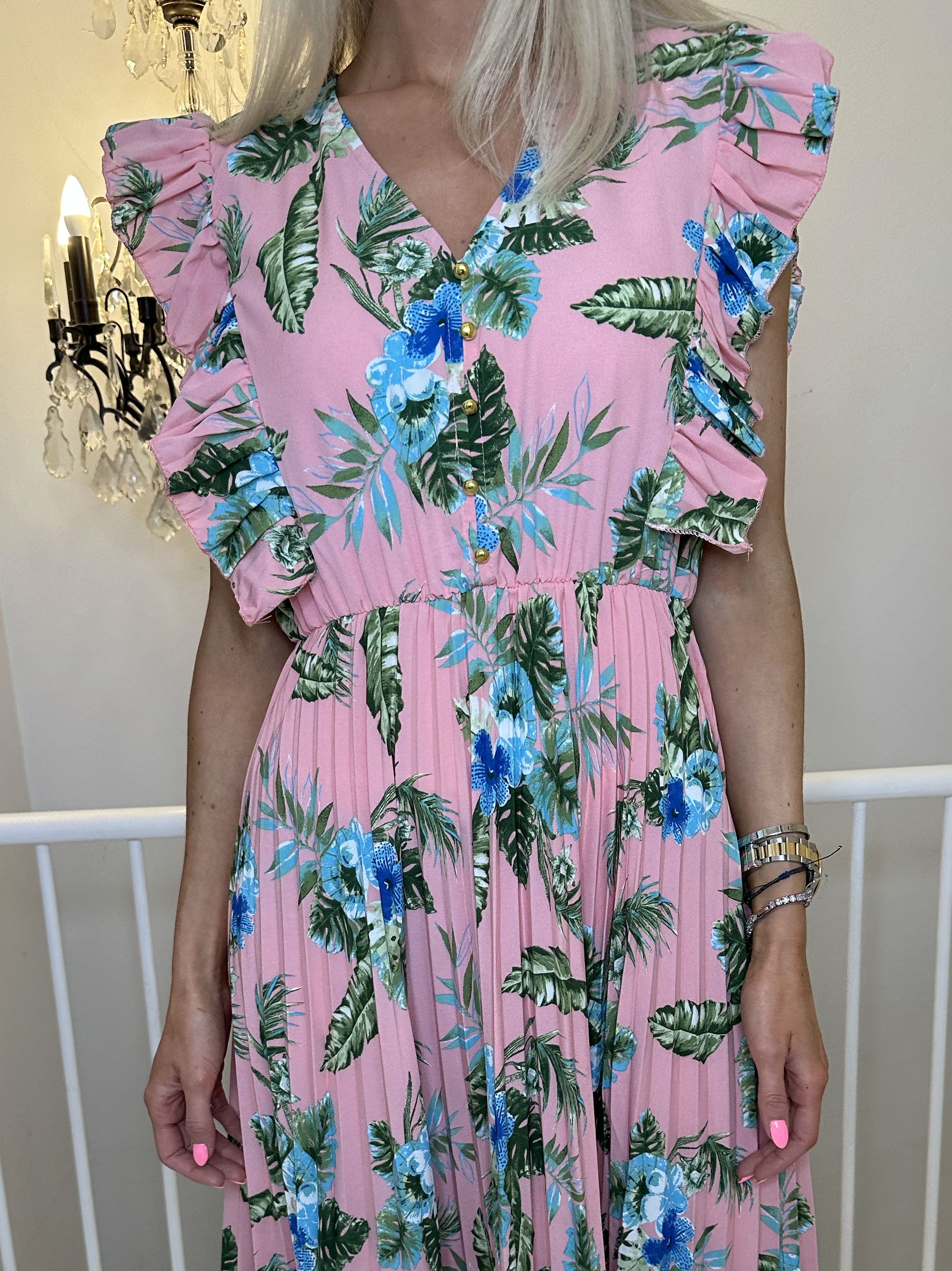 Lullu Tropical - Lang kjole med flæser og plisseret skørt